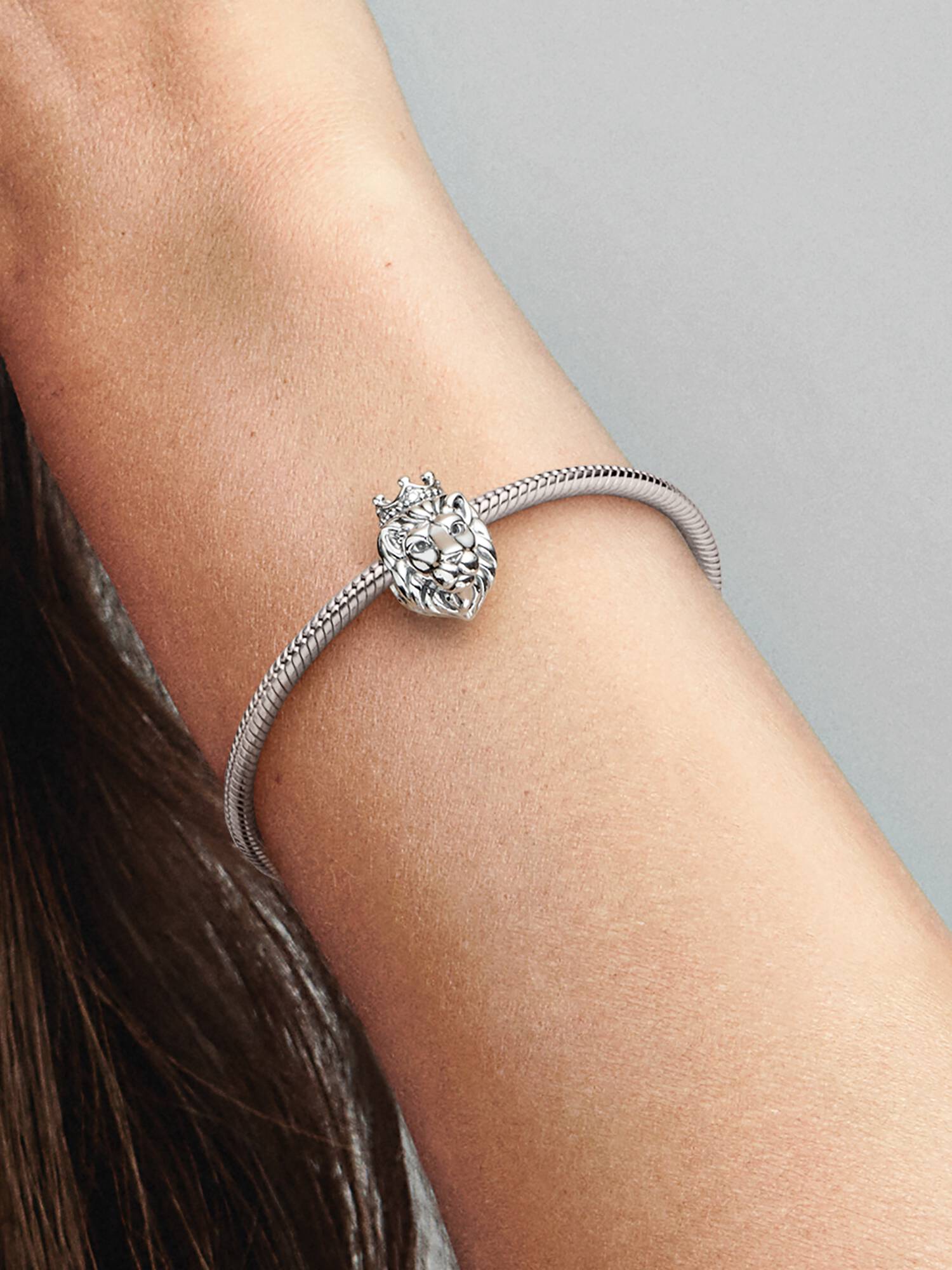 Charm León real Pandora Plata Esterlina