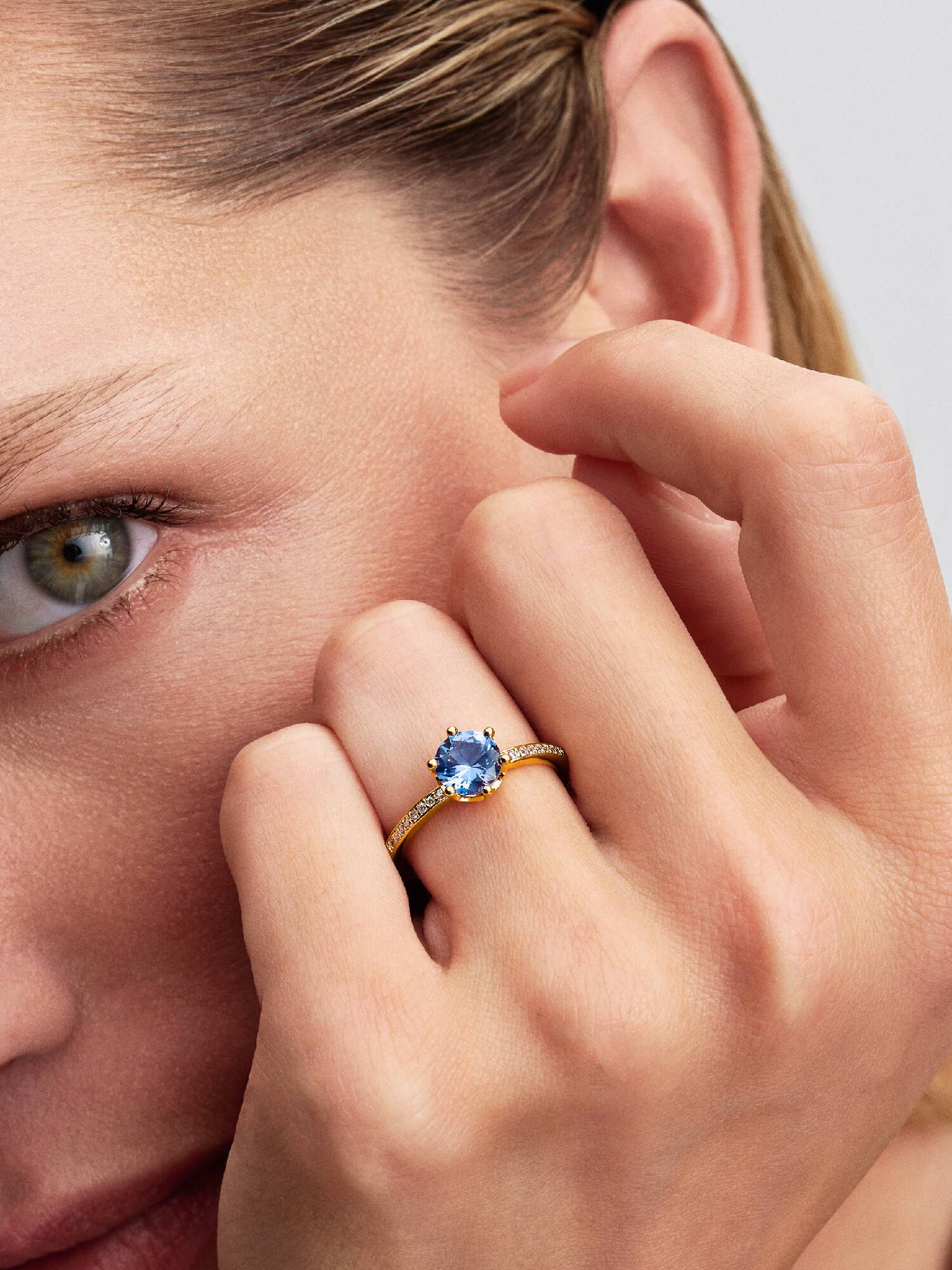 Anillo solitario Corona reluciente azul