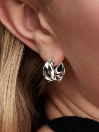 Aretes de aro ondulados pequeños