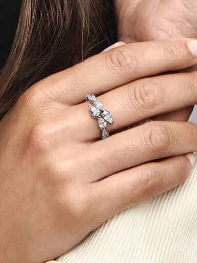 Anillo alianza superpuesta brillante