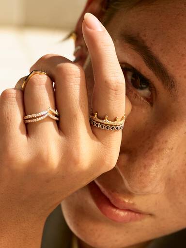 Anillo Banda de corazones