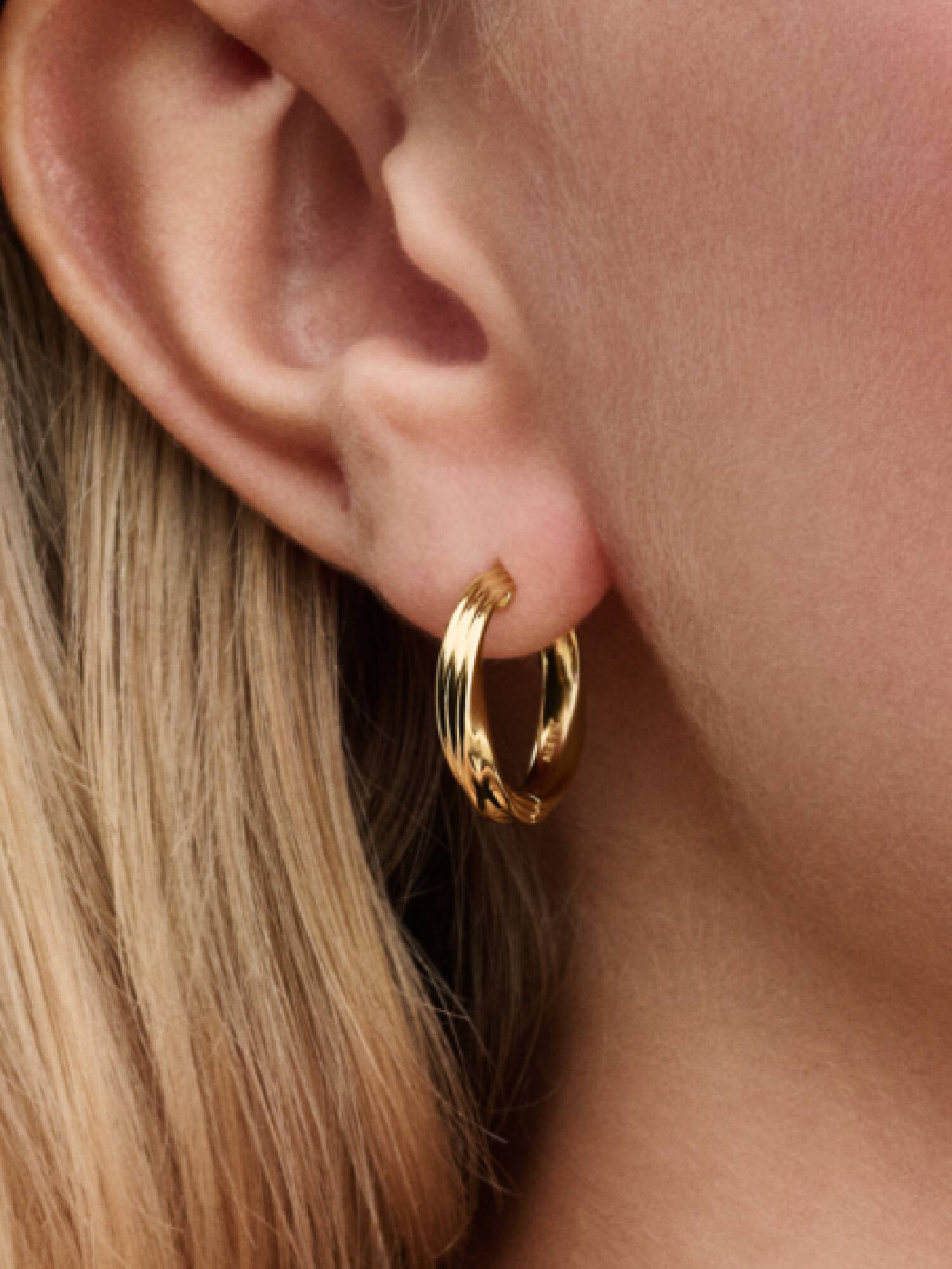 Aretes de aro trenzados