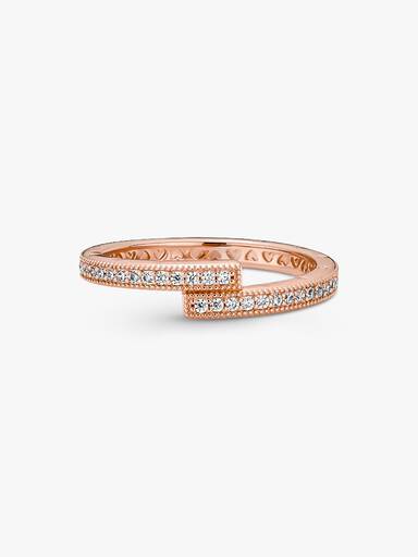 Anillo sobrepuesto reluciente