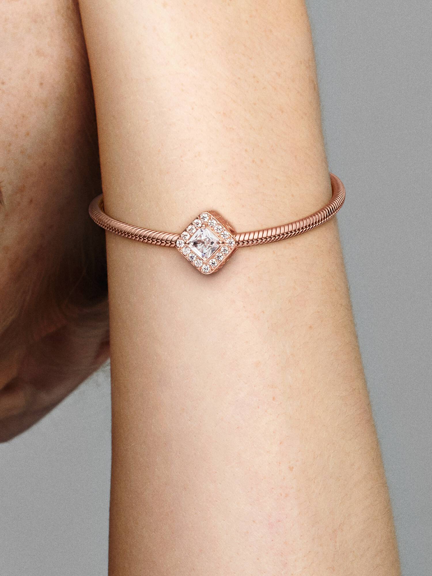 Charm Cuadrado con Halo Brillante Rosa