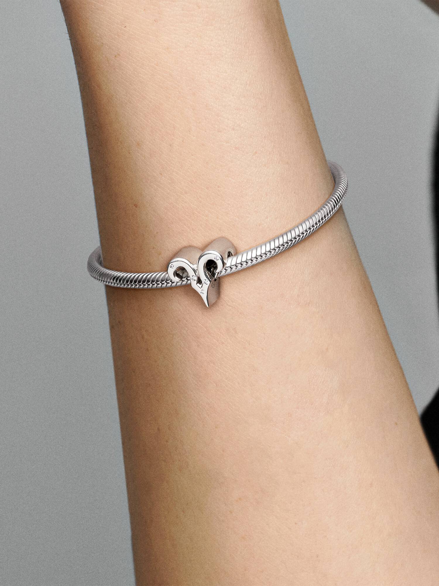 Charm del zodíaco Aries resplandeciente