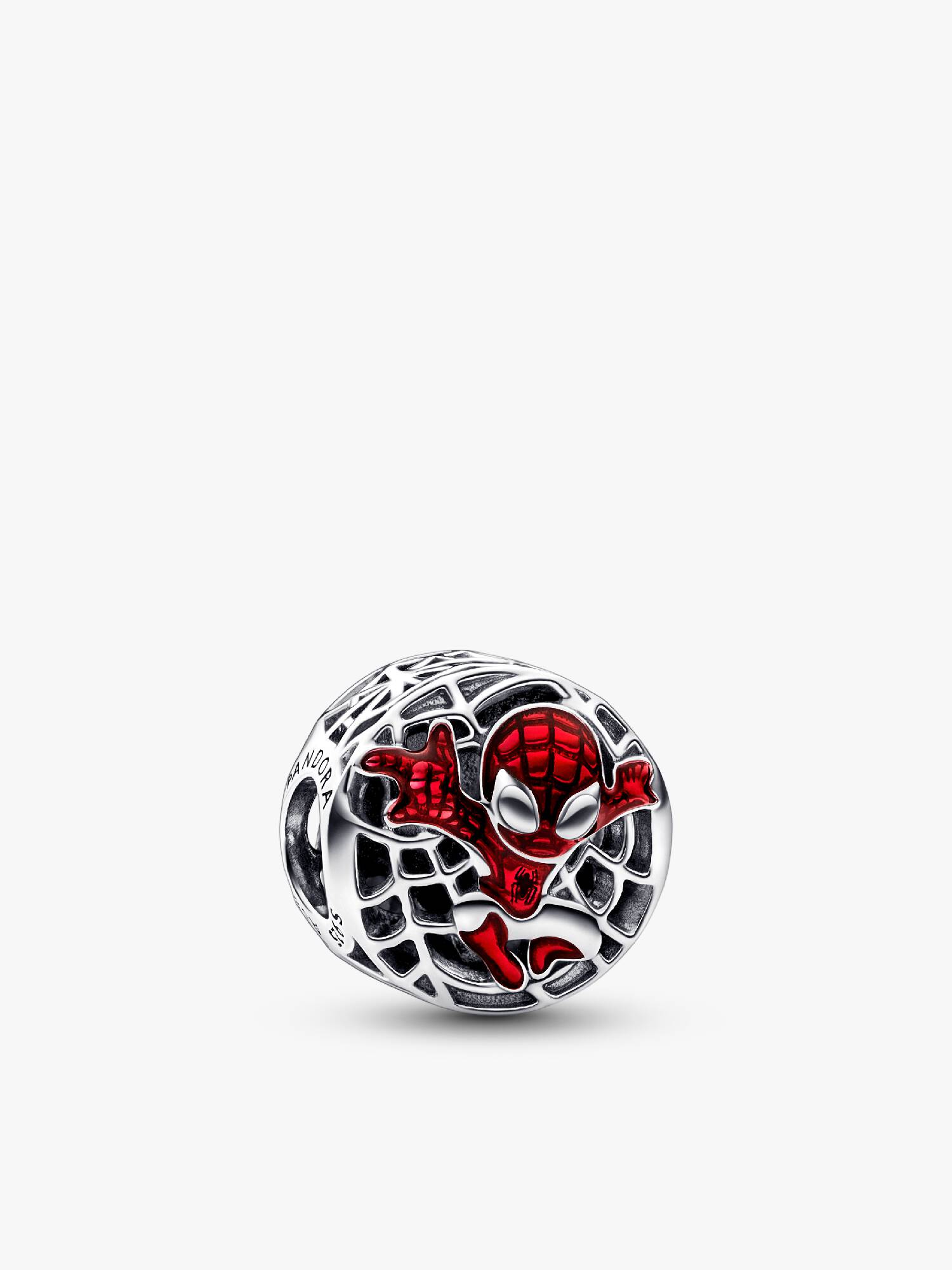 Charm Spiderman de Marvel elevándose por la ciudad