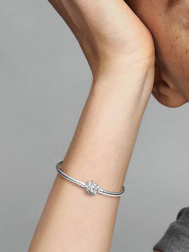 Brazalete rígido de edición limitada con broche de brillante Estrella fugaz de Pandora Moments