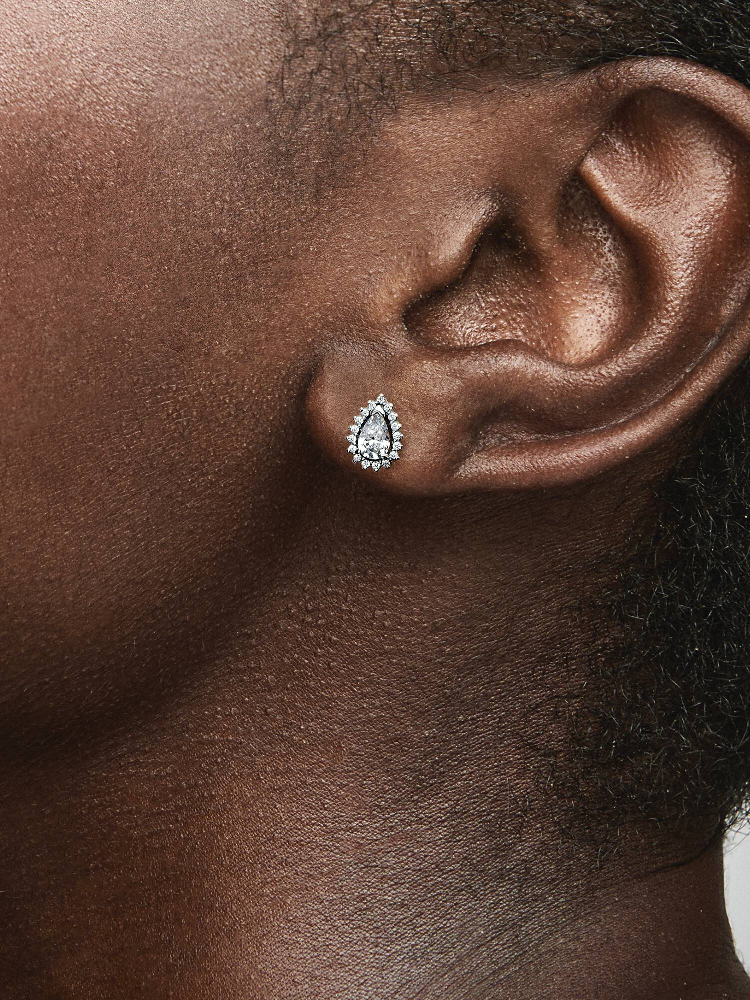 Aretes de botón Halo Brillante Corte Pera