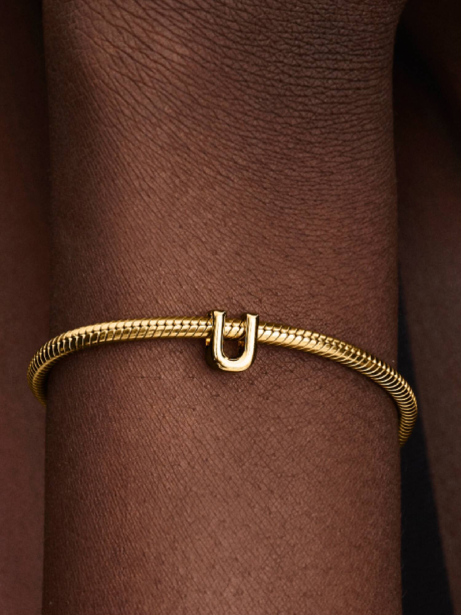 Charm del alfabeto letra U