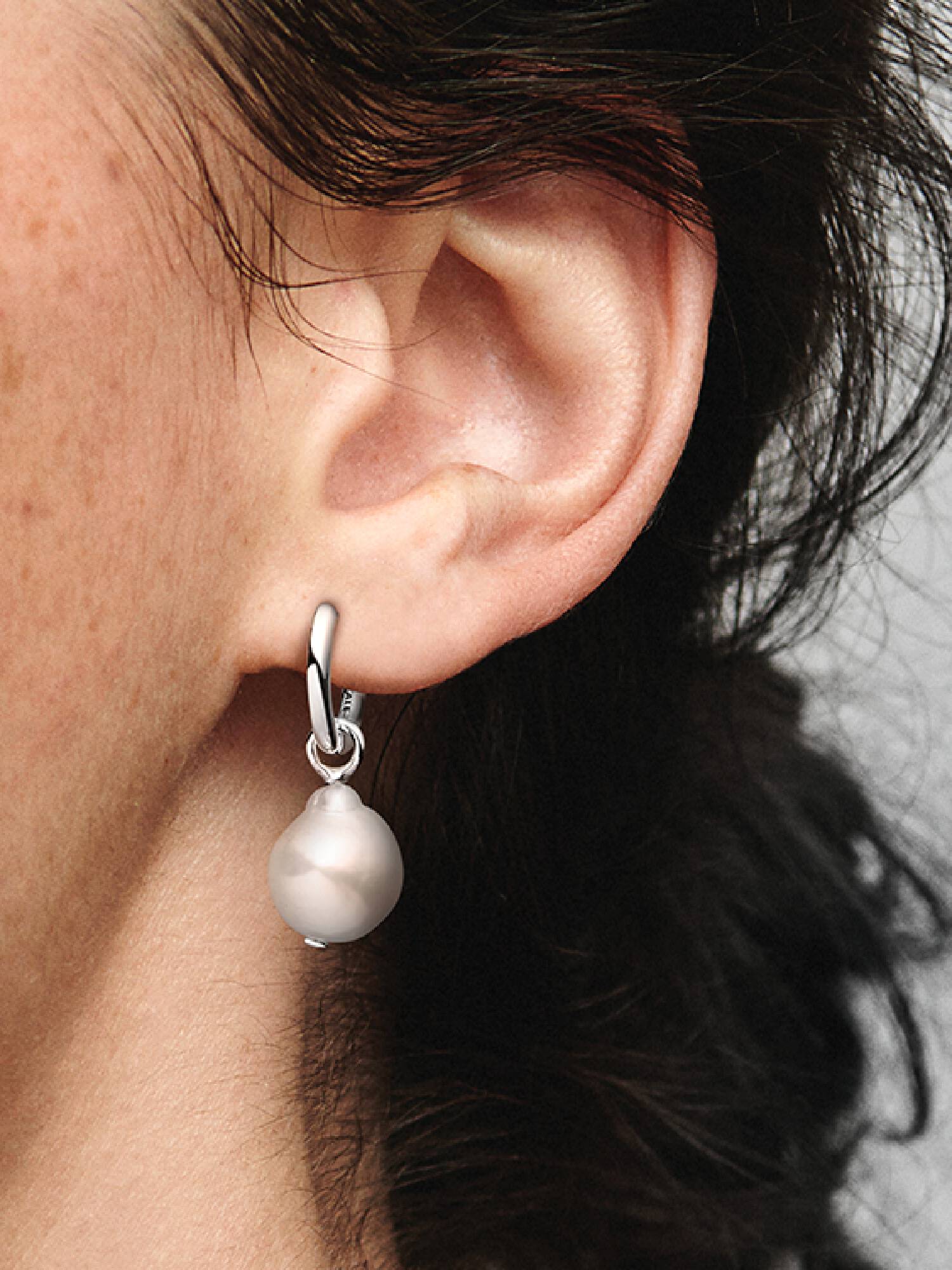Aretes de aro Perla cultivada de agua dulce tratada Barroca