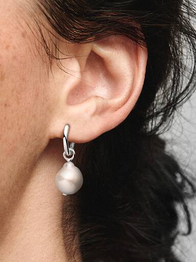 Aretes de aro Perla cultivada de agua dulce tratada Barroca