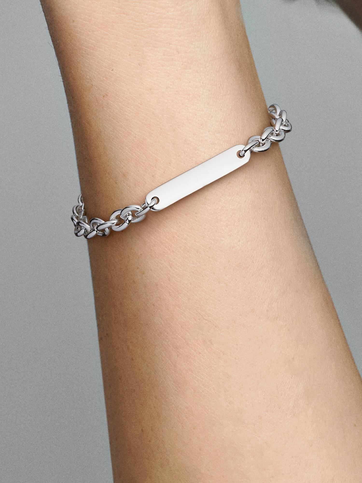 Brazalete de eslabones con barra grabable