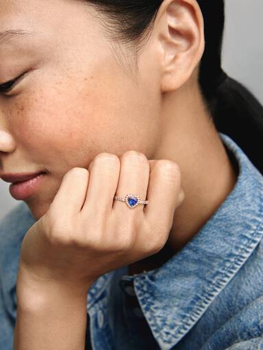 Anillo Corazón elevado azul reluciente