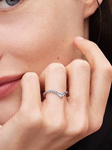Anillo Banda en Pavé Tiara Baguette