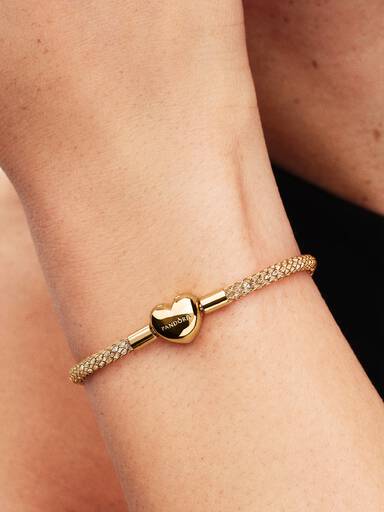 Pulsera de malla brillante con broche de corazón