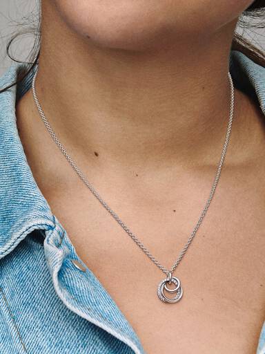 Collar con pendiente Círculos entrelazados Familia por siempre