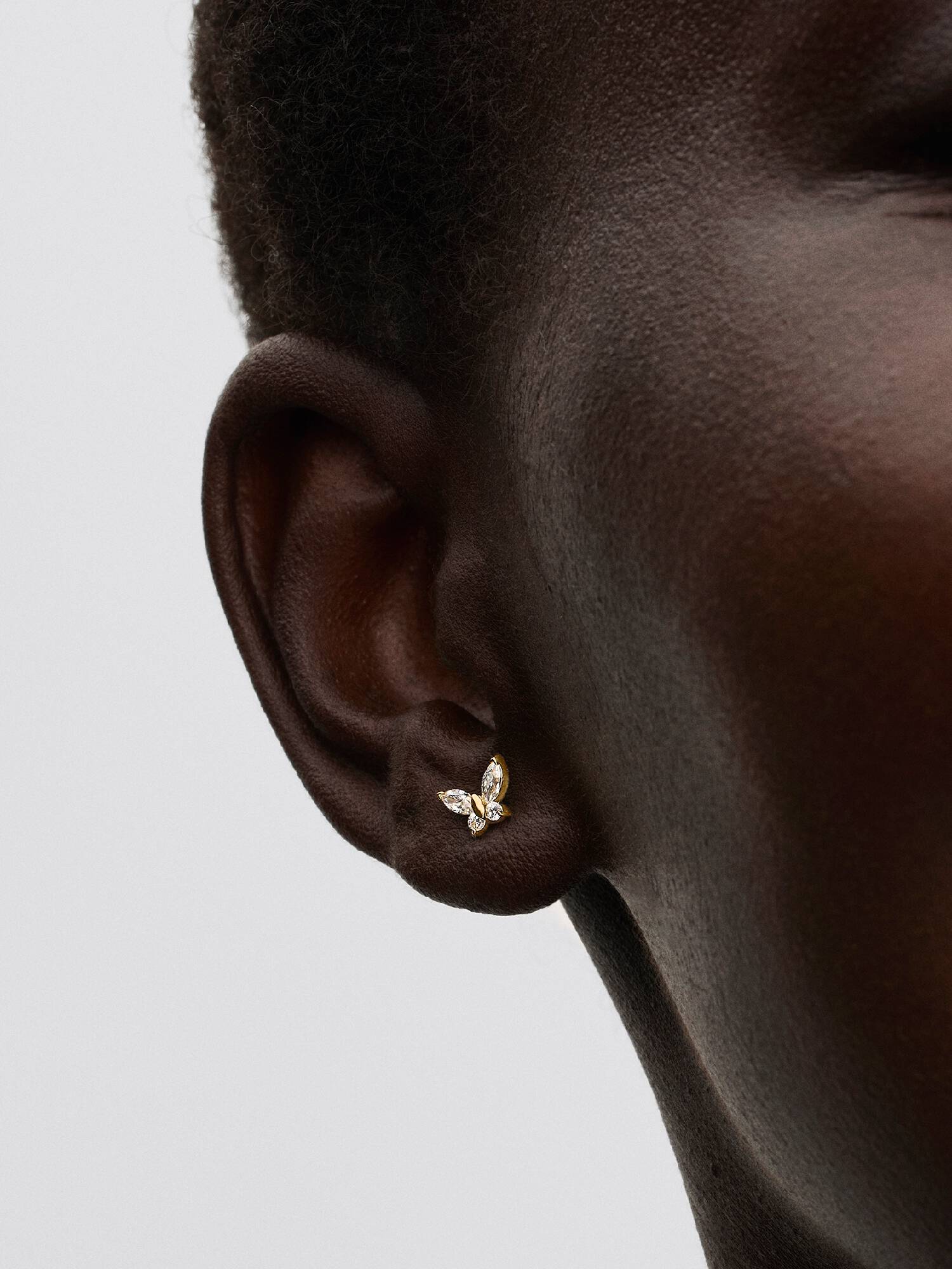 Aretes de botón Mariposa