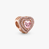 Charm Corazones relucientes en niveles Charm Corazones relucientes en niveles
