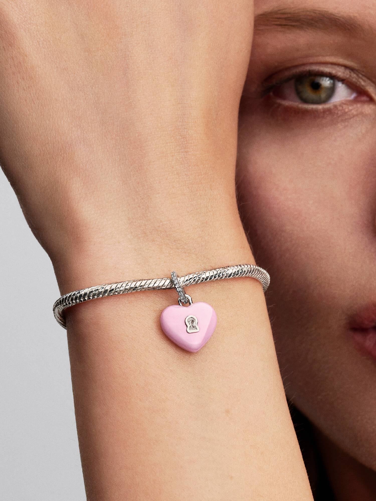 Charm colgante Candado corazón de ceramica rosa