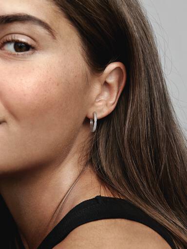 Aretes de aro con logo Brillo esplendoroso