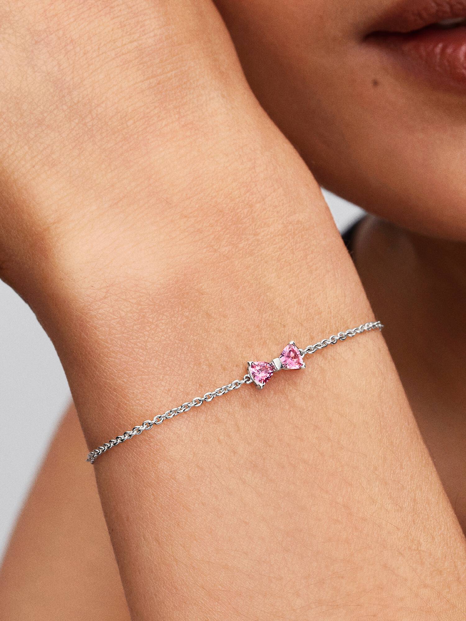 Brazalete de cadena con moño