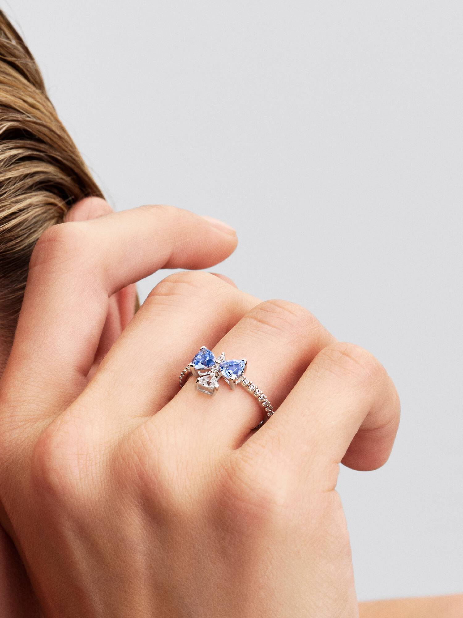 Anillo lazo azul de Bridgerton