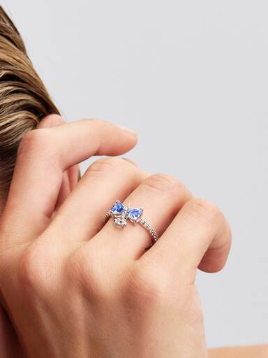 Anillo lazo azul de Bridgerton