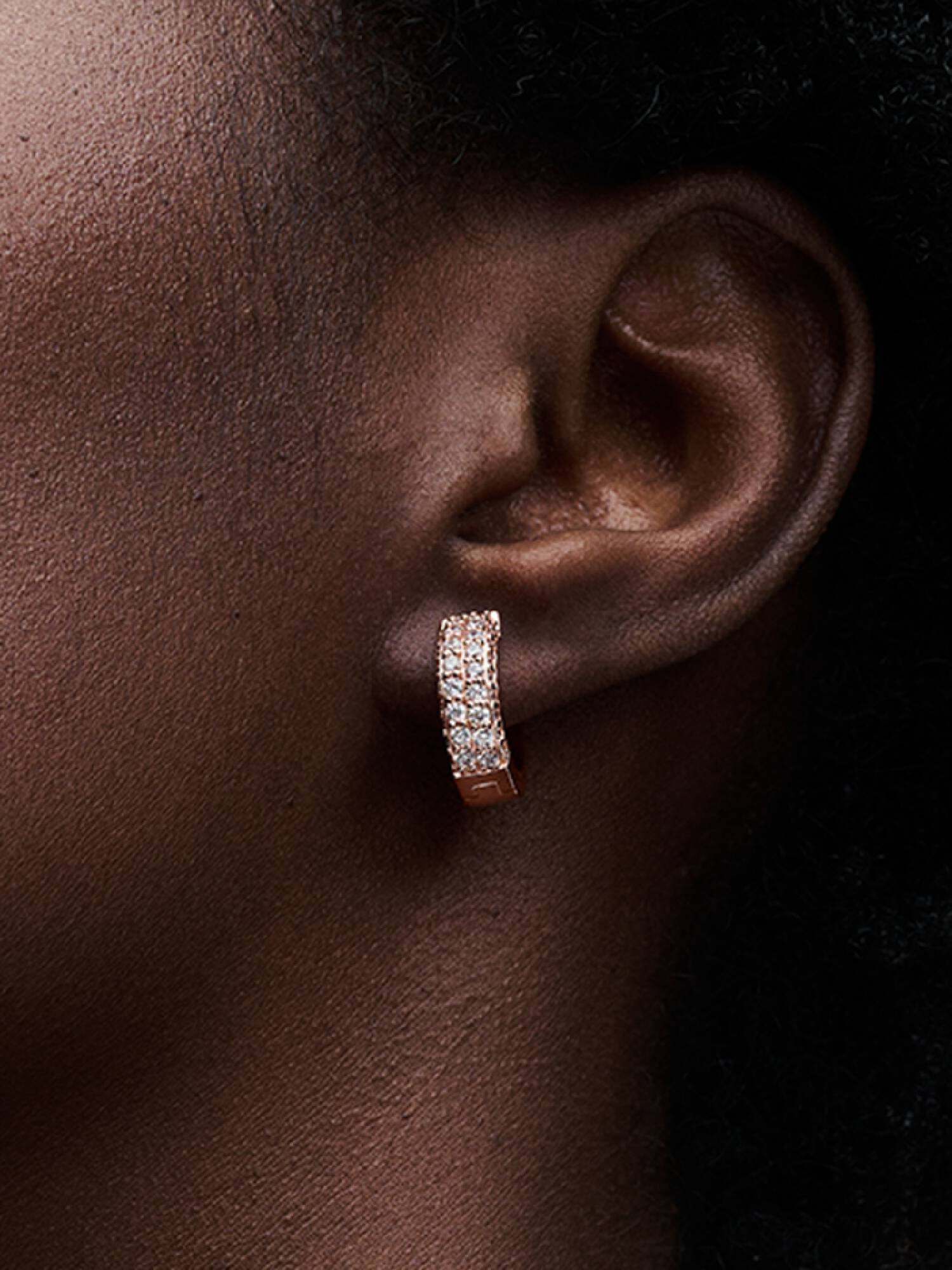Aretes de aro con hilera doble en pavé