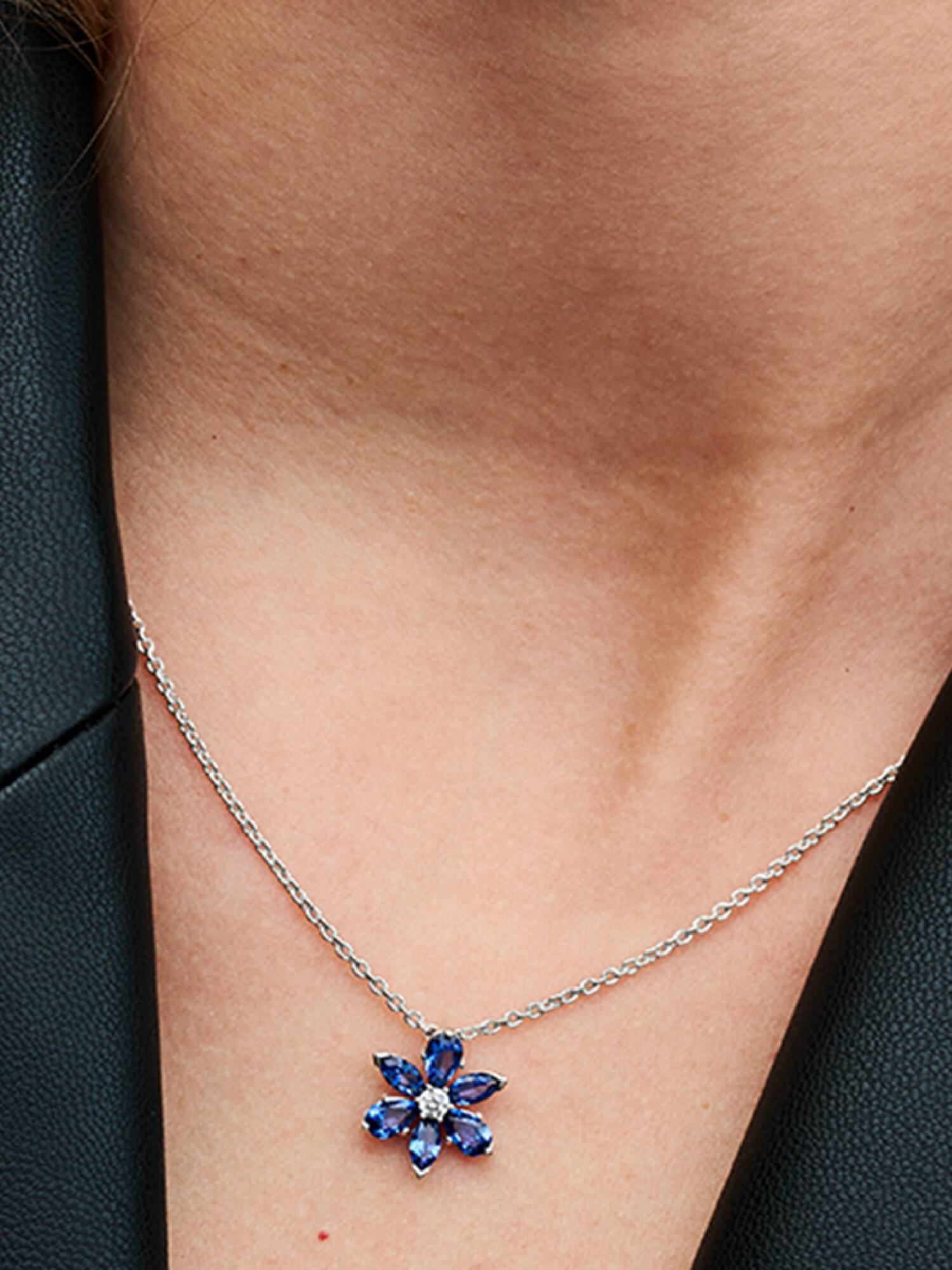 Collar con Colgante Racimo Herbario Azul Brillante