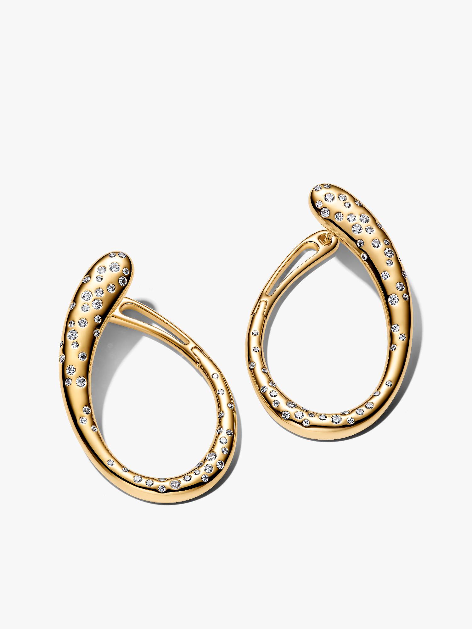 Aretes de aro abiertos de dos tonos con forma orgánica