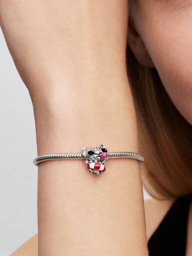 Charm diversión de verano con Stitch de Disney