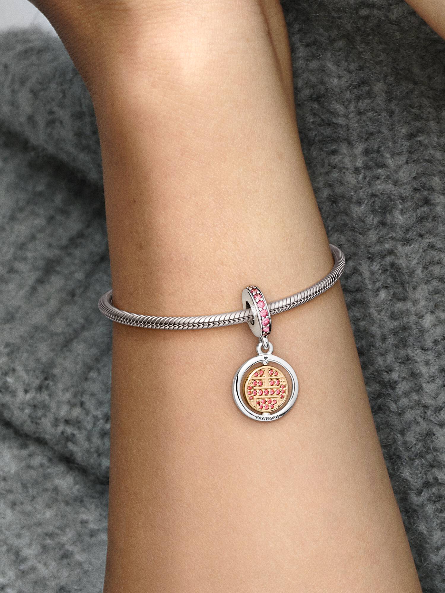 Charm Colgante Giro De La Buena Suerte Recubrimiento en Oro de 14k