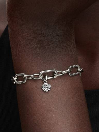 Mini charm colgante Concha reluciente