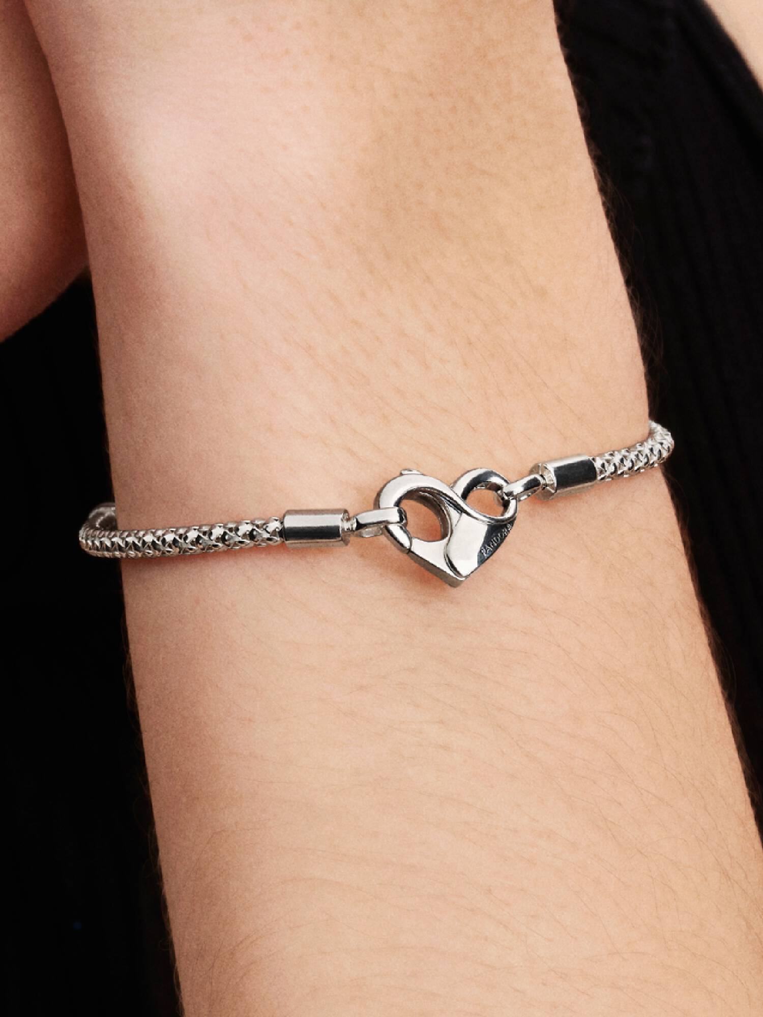 Brazalete cadena de serpiente con botones