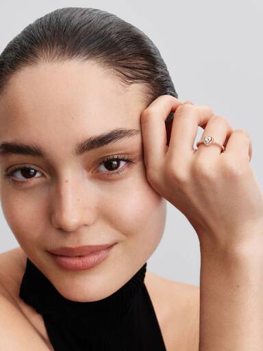 Anillo corazón elevado reluciente