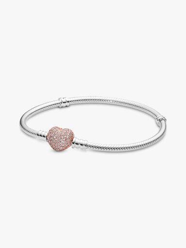 Brazalete cadena de serpiente con broche de corazón en pavé