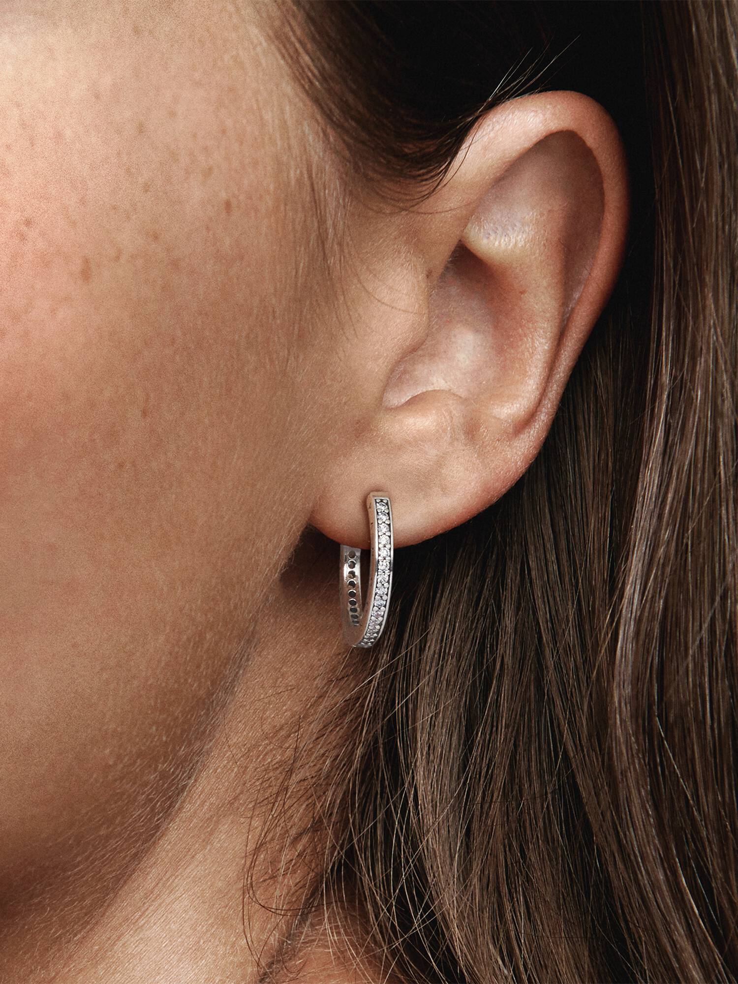 Aretes de aro con logo Brillo esplendoroso