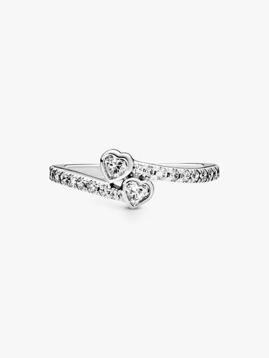 Anillo de dos corazones brillantes