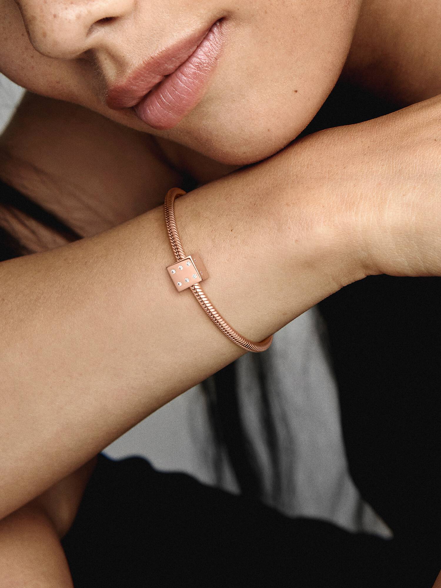 Charm Dado Brillante