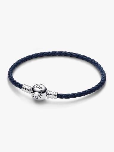 Brazalete de cuero trenzado azul con broche redondo Pandora Moments