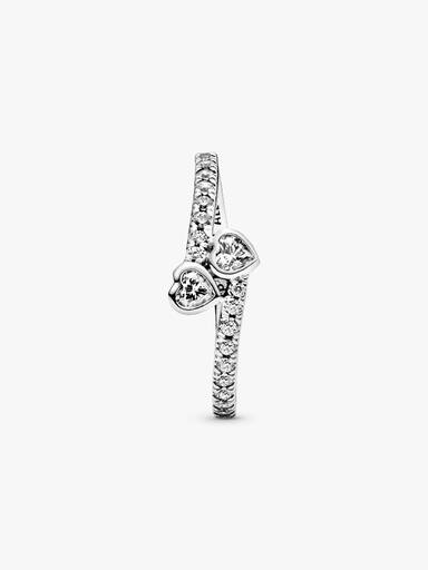 Anillo de dos corazones brillantes