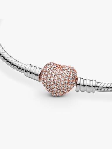 Brazalete cadena de serpiente con broche de corazón en pavé
