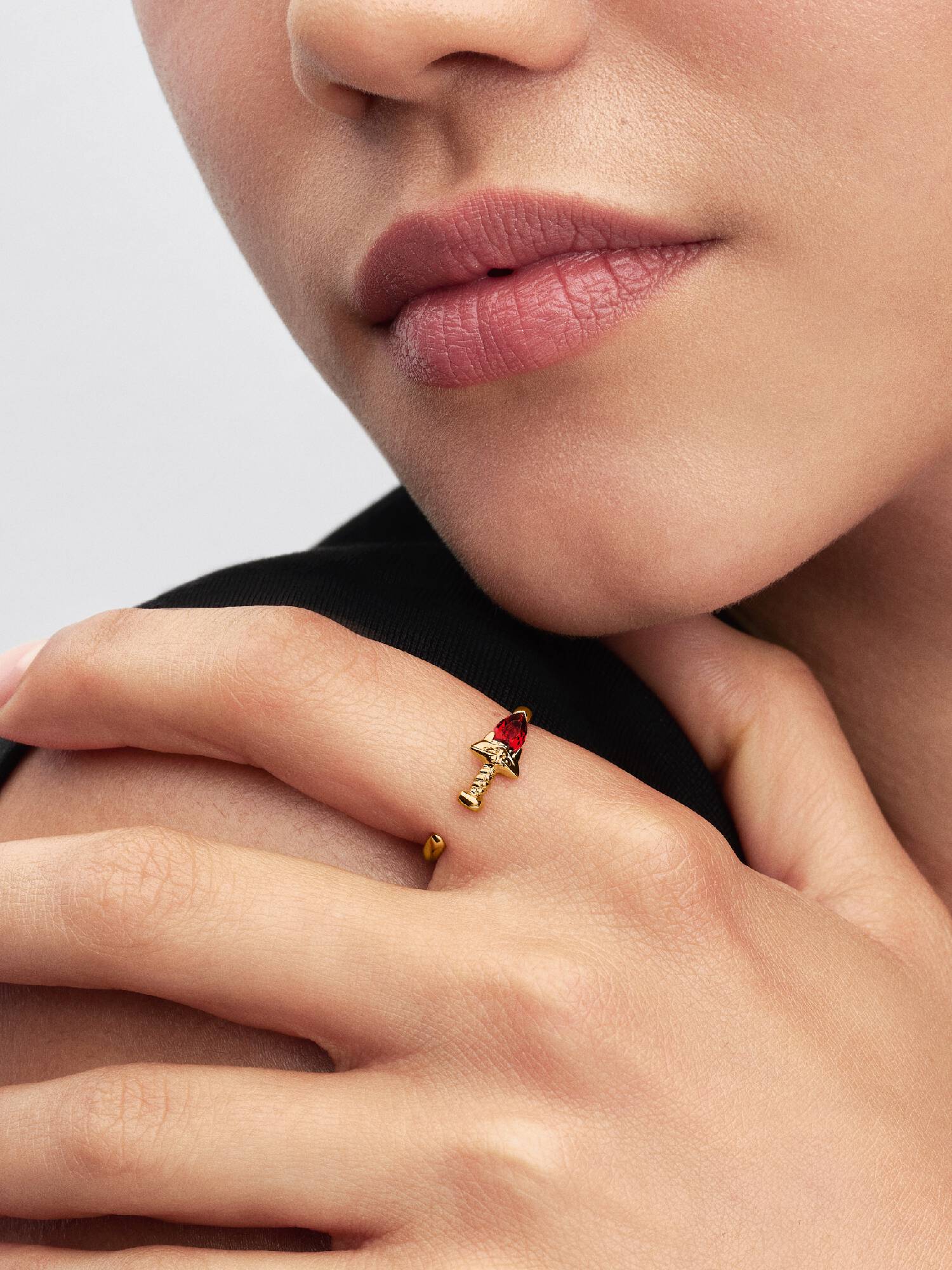 Anillo abierto con espada de Mulan de Disney