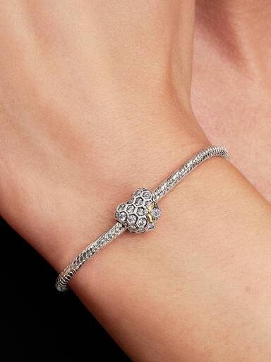 Charm Corazón con Abeja y Panal de Bridgerton