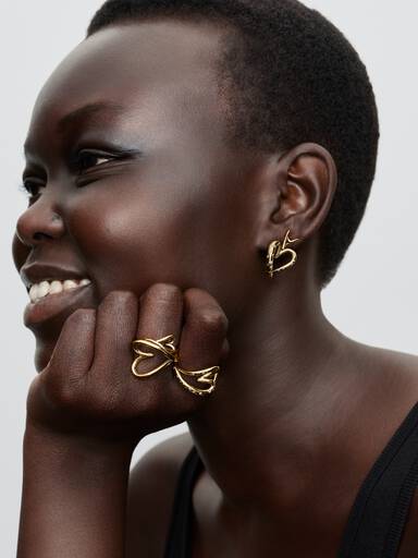 Aretes de aro corazón con forma orgánica engastados con piedras